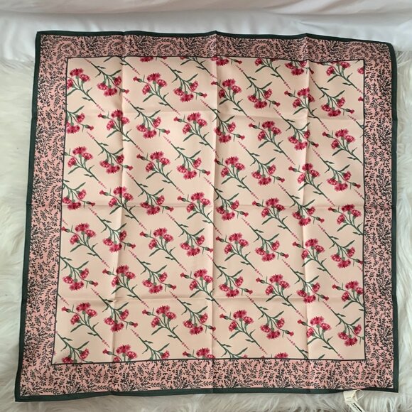 VERA BRADLEY Carnations Ivy Scarf in Bachelor's Buttons Pink - Picture 1 of 3